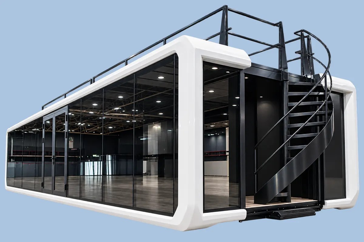 Module Expandable Touch Down déployé, façades vitrées et coursive en toiture