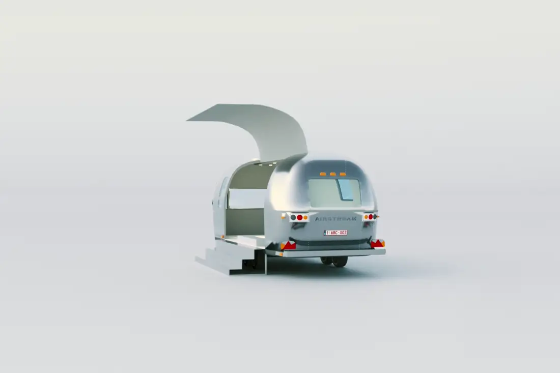 Caravane Airstream Safari 1973 chromée, flanc entièrement ouvert