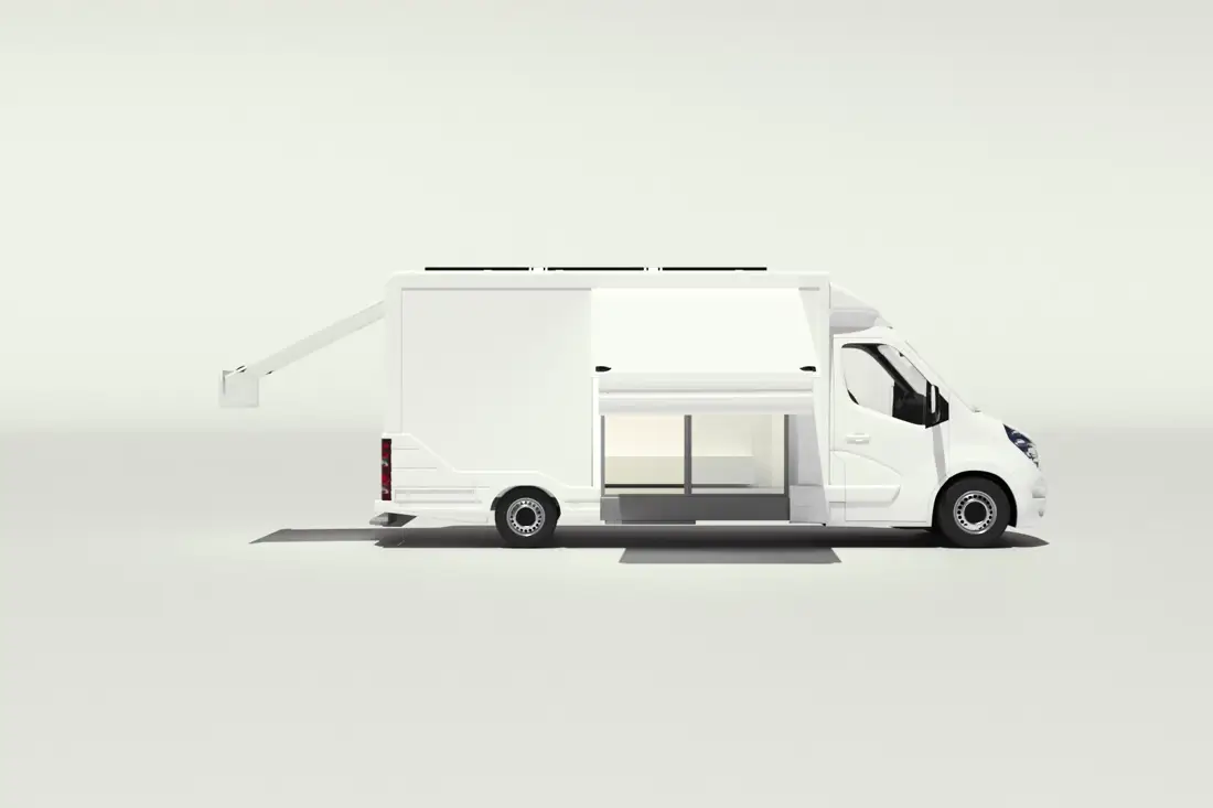 Infowheels blanc, auvent relevé et ouverture latérale sur l'aménagement intérieur